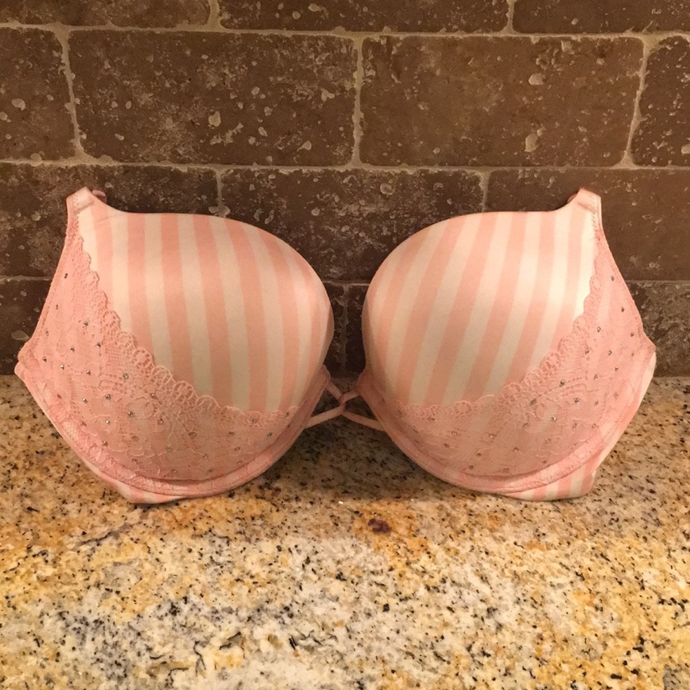 Victoria Secret Miraculous Plunge. 34D.